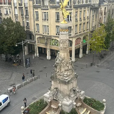 Victoria Hotel *